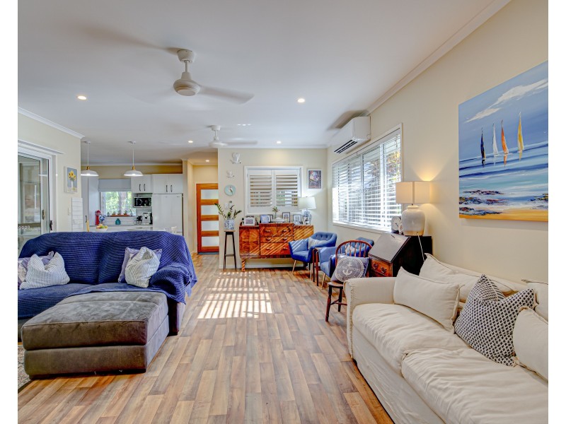 15 Spurwood Cl, Wongaling Beach QLD 4852
