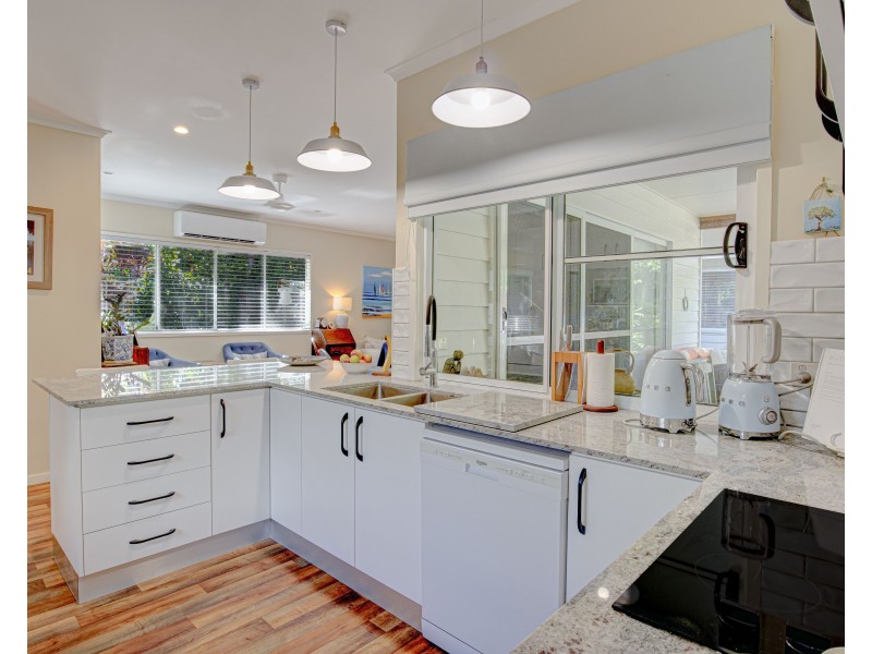 15 Spurwood Cl, Wongaling Beach QLD 4852