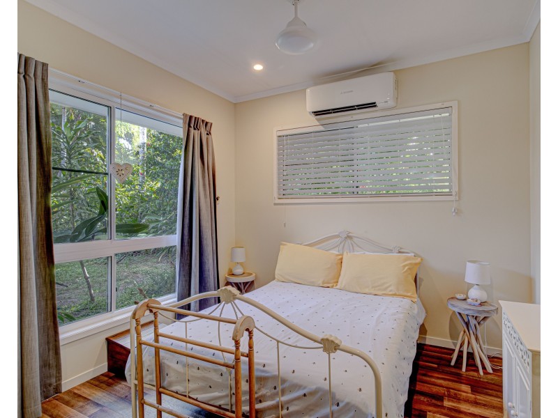 15 Spurwood Cl, Wongaling Beach QLD 4852