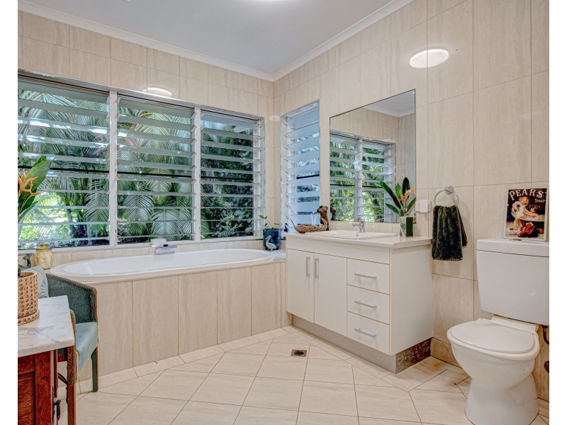 15 Spurwood Cl, Wongaling Beach QLD 4852