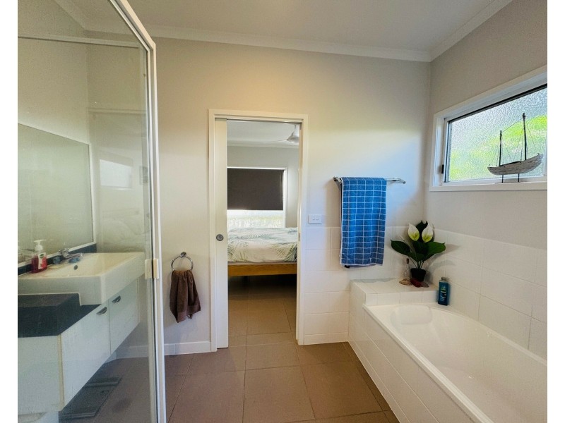 1/20 Seaview St, Mission Beach QLD 4852