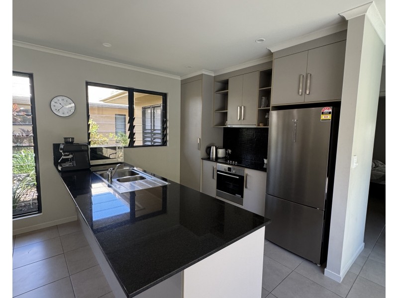 2/34 Mariner Dr, South Mission Beach QLD 4852