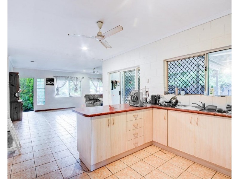 7 Kent Close, Mission Beach QLD 4852