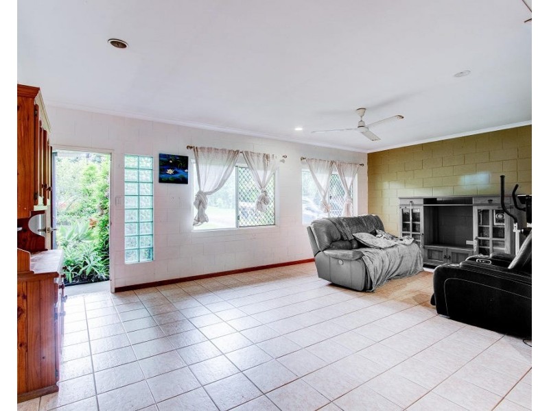 7 Kent Close, Mission Beach QLD 4852