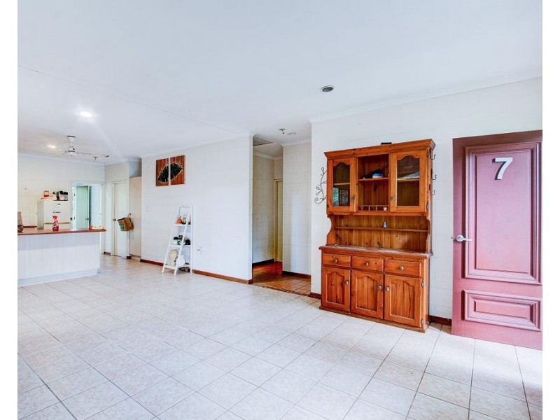 7 Kent Close, Mission Beach QLD 4852