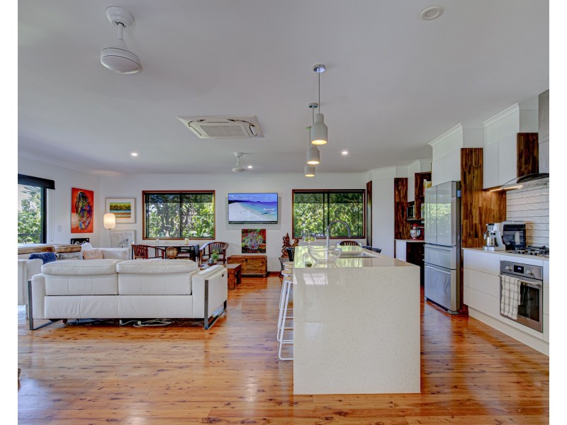 12 Admiralty St, South Mission Beach QLD 4852