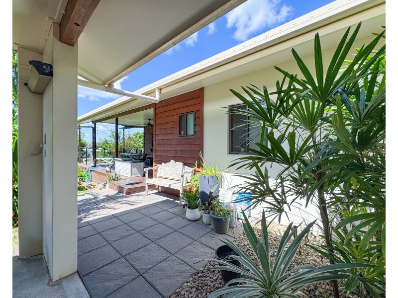 12 Admiralty St, South Mission Beach QLD 4852