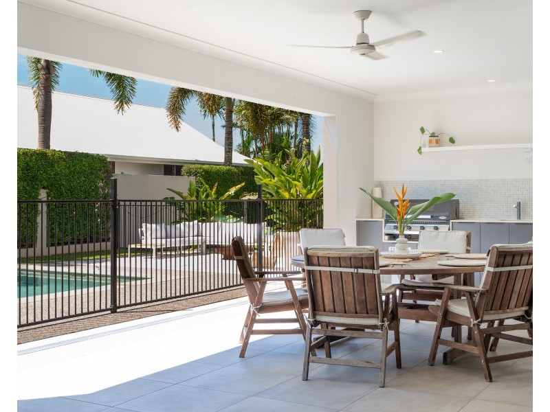 14 Seagull Cl, Mission Beach QLD 4852