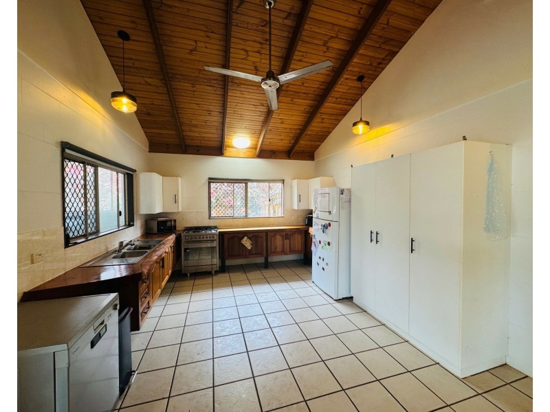 6 Yamala Cl, Mission Beach QLD 4852