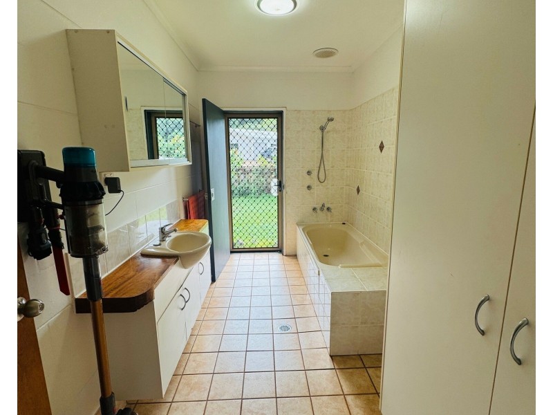 6 Yamala Cl, Mission Beach QLD 4852