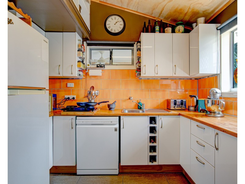 6 Lindquist Cl, Mission Beach QLD 4852