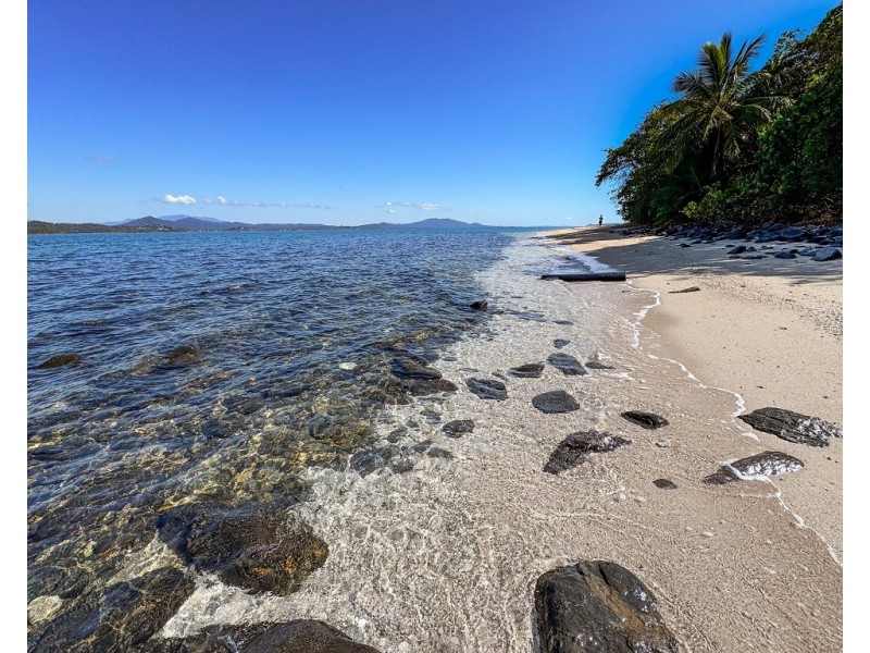 Timana Island, Dunk QLD 4852