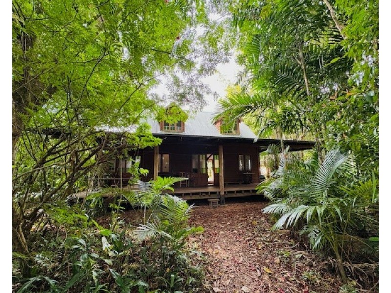 22 Cutten St, Bingil Bay QLD 4852