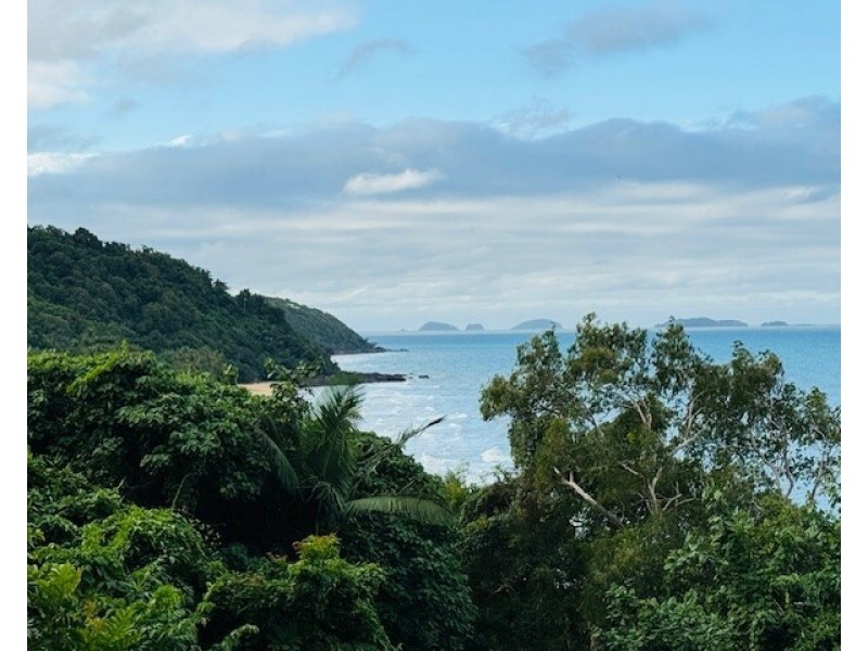 22 Cutten St, Bingil Bay QLD 4852