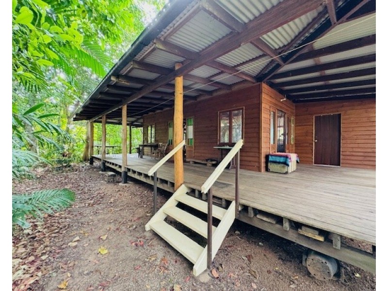 22 Cutten St, Bingil Bay QLD 4852
