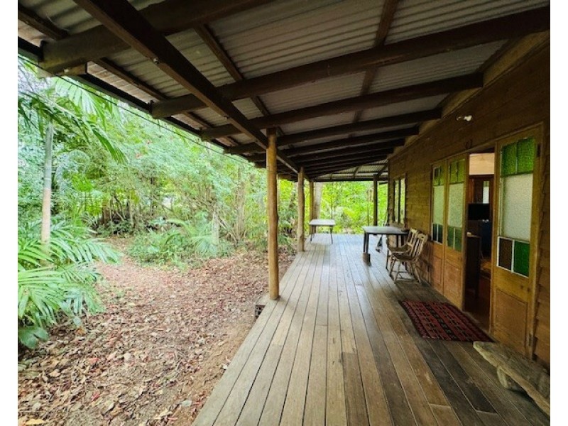 22 Cutten St, Bingil Bay QLD 4852