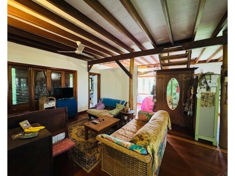 22 Cutten St, Bingil Bay QLD 4852