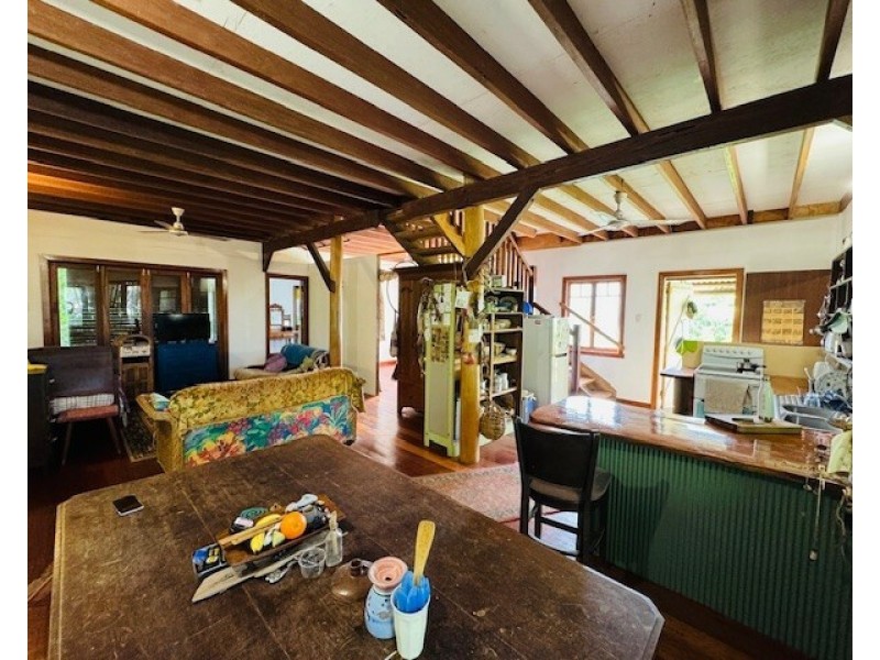22 Cutten St, Bingil Bay QLD 4852