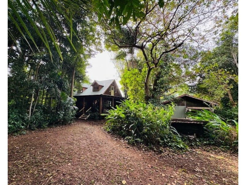 22 Cutten St, Bingil Bay QLD 4852