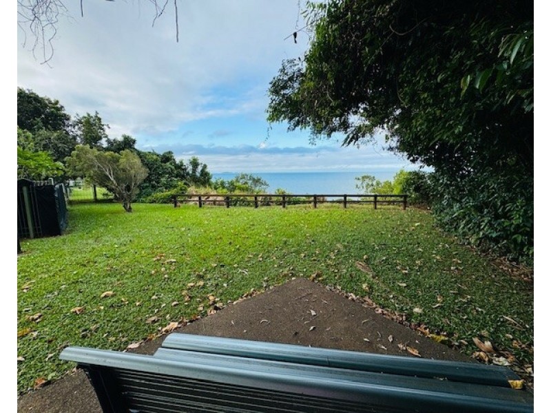 22 Cutten St, Bingil Bay QLD 4852