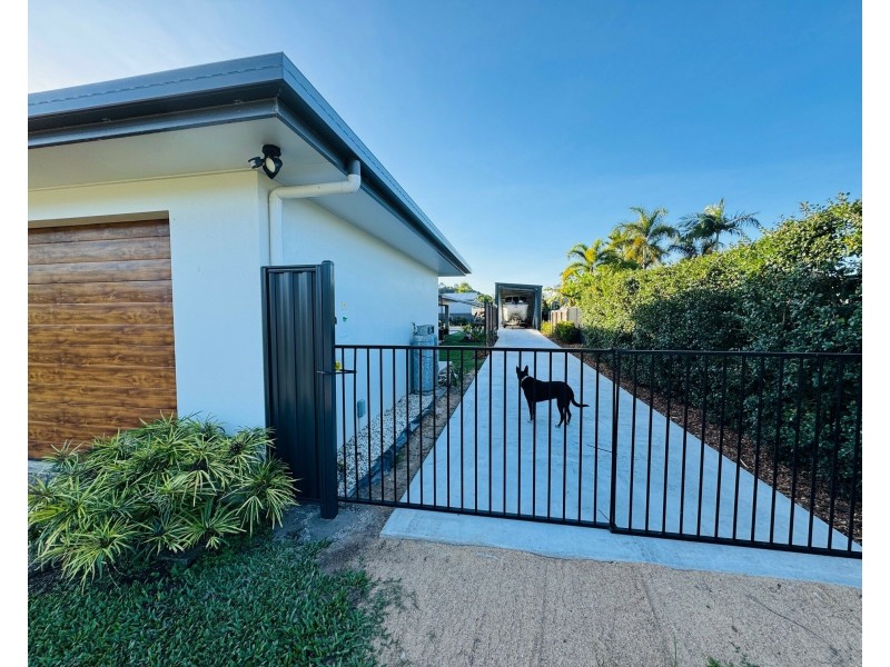 16 Voyager St, South Mission Beach QLD 4852