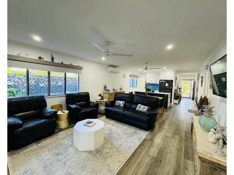 16 Voyager St, South Mission Beach QLD 4852