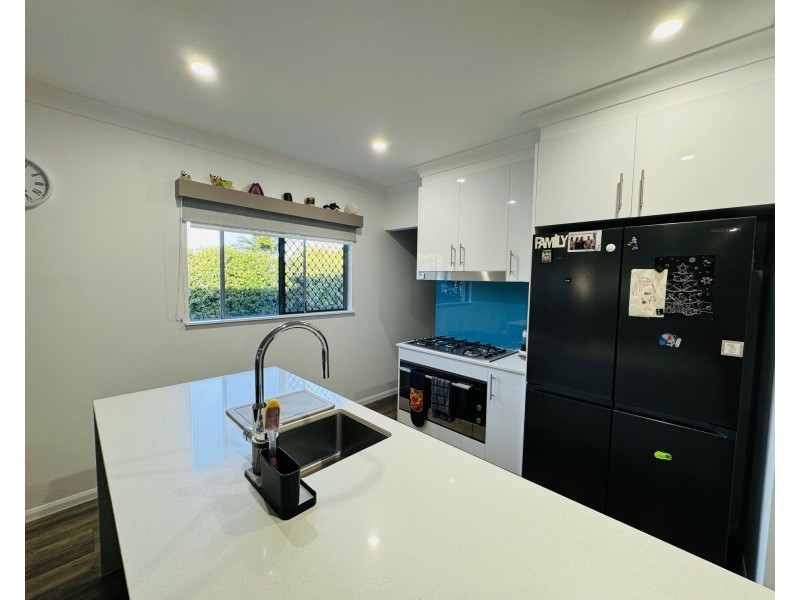 16 Voyager St, South Mission Beach QLD 4852