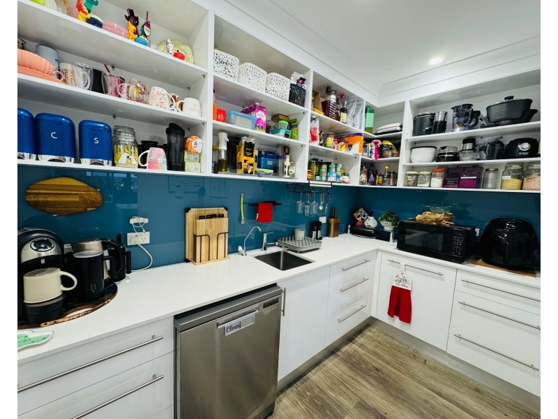 16 Voyager St, South Mission Beach QLD 4852