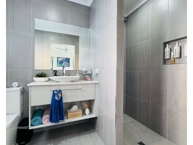 16 Voyager St, South Mission Beach QLD 4852