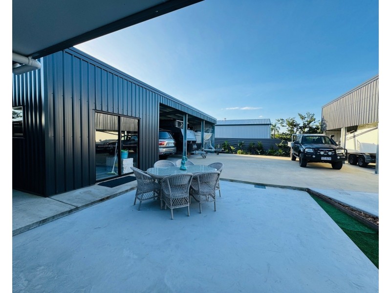 16 Voyager St, South Mission Beach QLD 4852