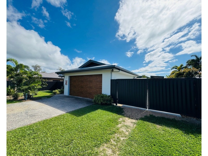16 Voyager St, South Mission Beach QLD 4852