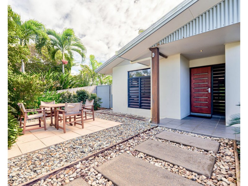 27 Conch St, Mission Beach QLD 4852