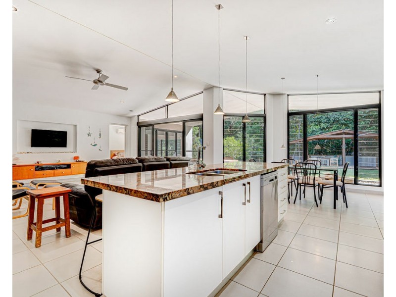 27 Conch St, Mission Beach QLD 4852