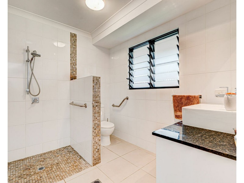 27 Conch St, Mission Beach QLD 4852