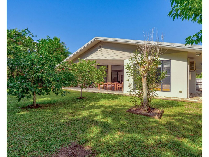 27 Conch St, Mission Beach QLD 4852