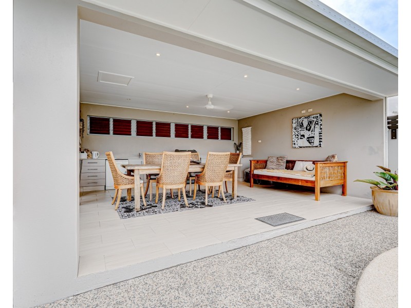 7 Pacific Parade, Mission Beach QLD 4852