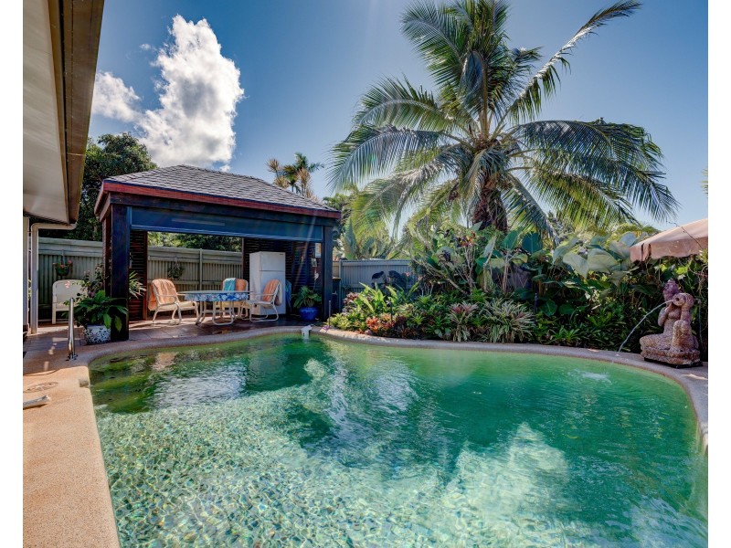 4 Lindquist Cl, Mission Beach QLD 4852