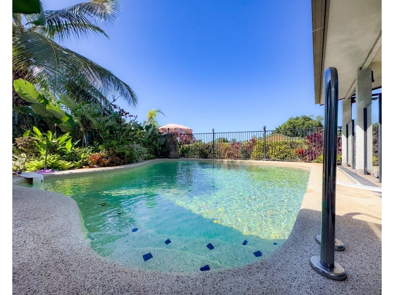 4 Lindquist Cl, Mission Beach QLD 4852