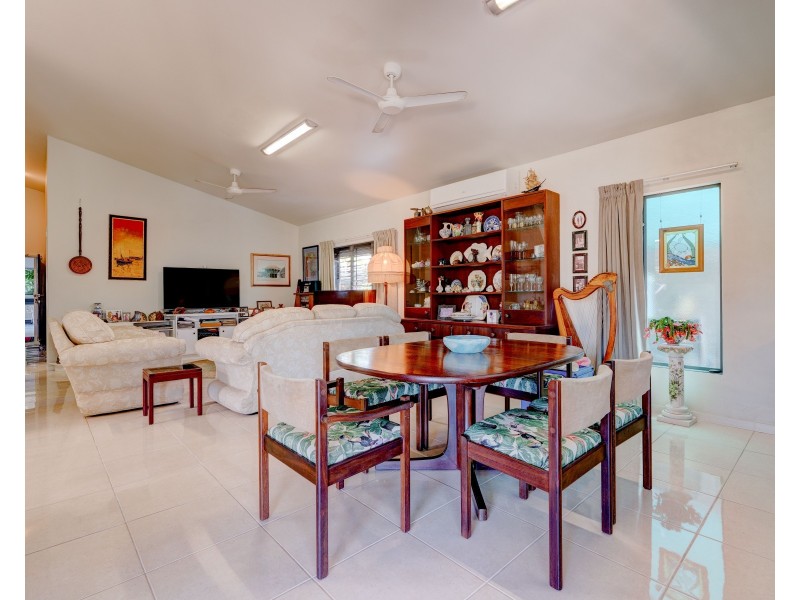 4 Lindquist Cl, Mission Beach QLD 4852