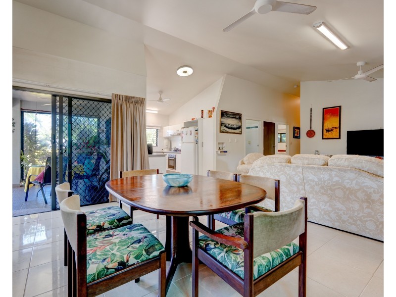 4 Lindquist Cl, Mission Beach QLD 4852