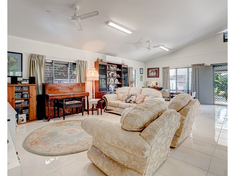 4 Lindquist Cl, Mission Beach QLD 4852