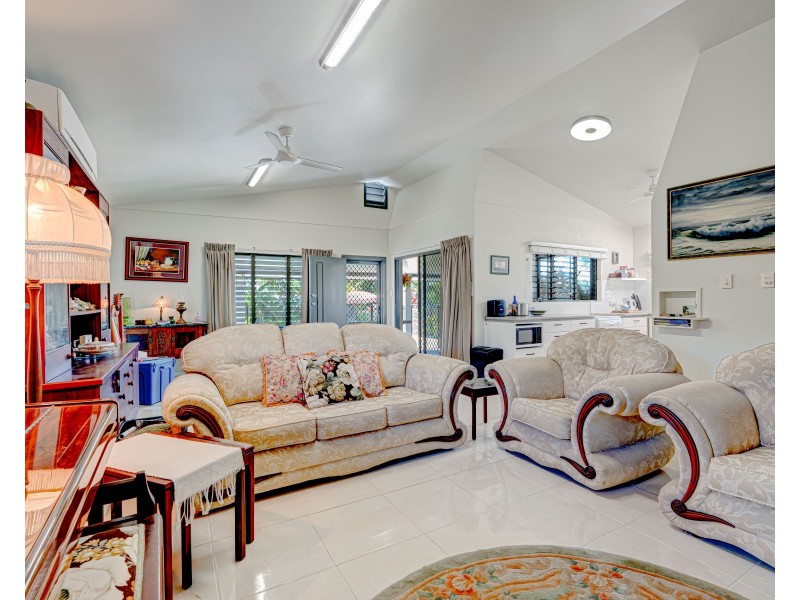 4 Lindquist Cl, Mission Beach QLD 4852