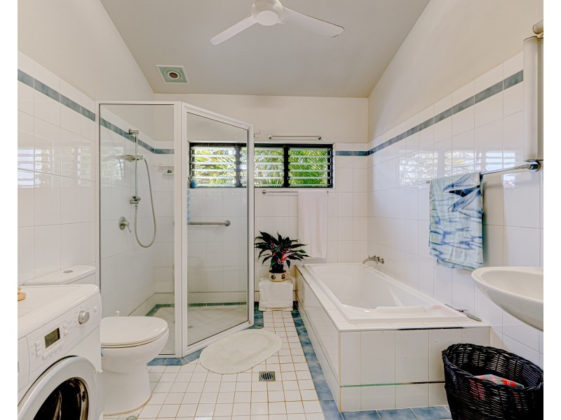 4 Lindquist Cl, Mission Beach QLD 4852