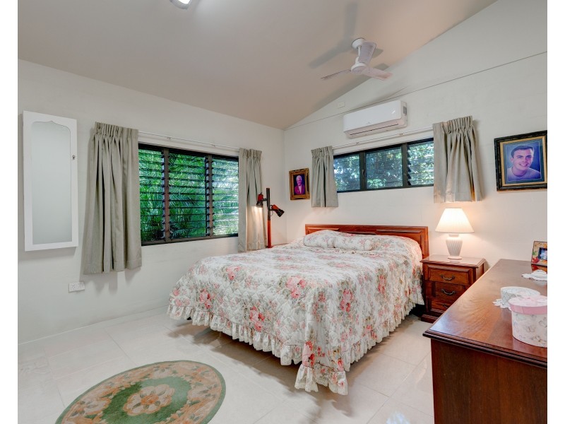 4 Lindquist Cl, Mission Beach QLD 4852