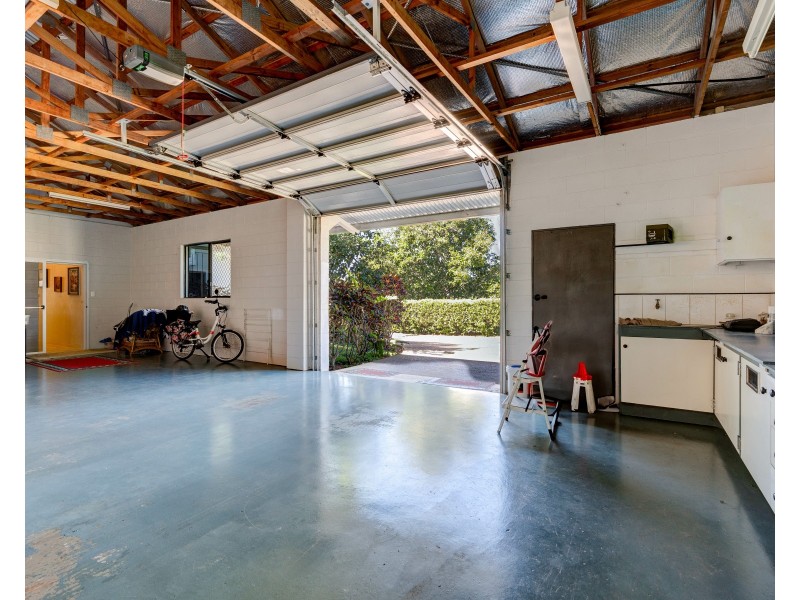 4 Lindquist Cl, Mission Beach QLD 4852