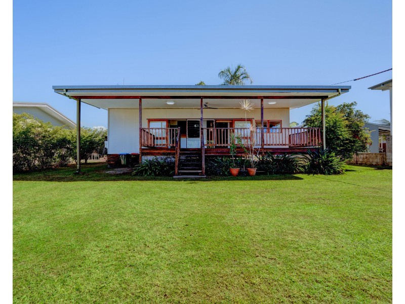 11 Pacific Pde, Mission Beach QLD 4852