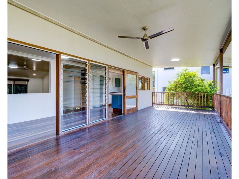 11 Pacific Pde, Mission Beach QLD 4852