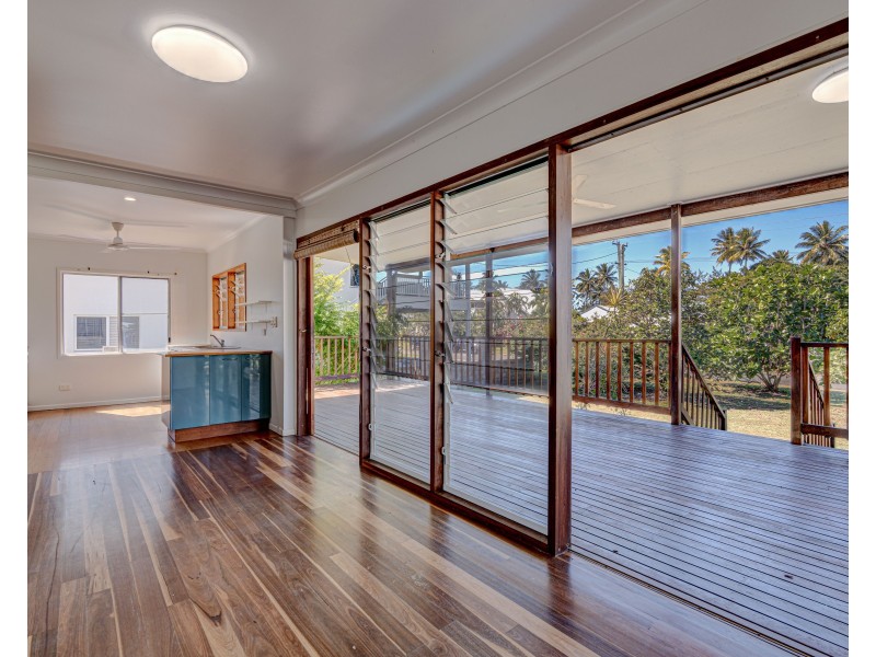 11 Pacific Pde, Mission Beach QLD 4852