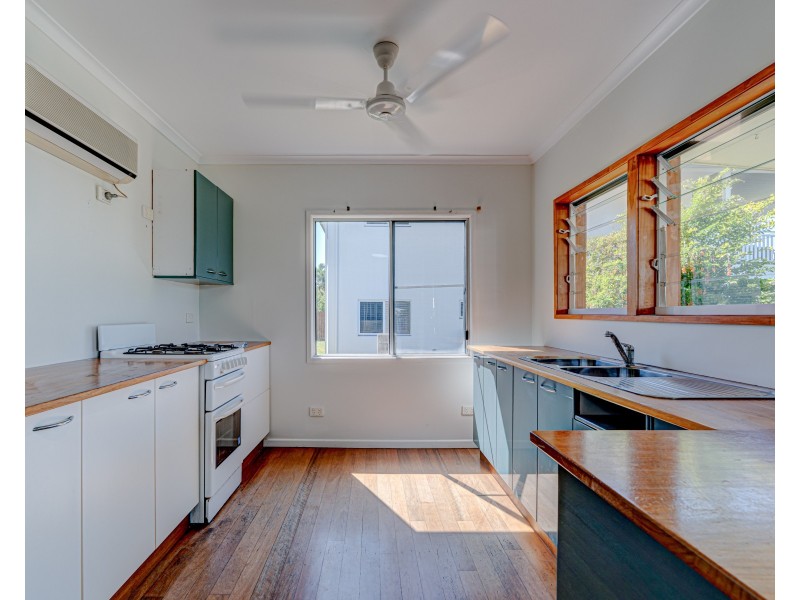 11 Pacific Pde, Mission Beach QLD 4852