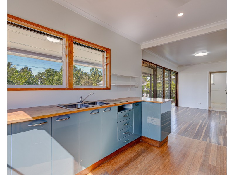 11 Pacific Pde, Mission Beach QLD 4852